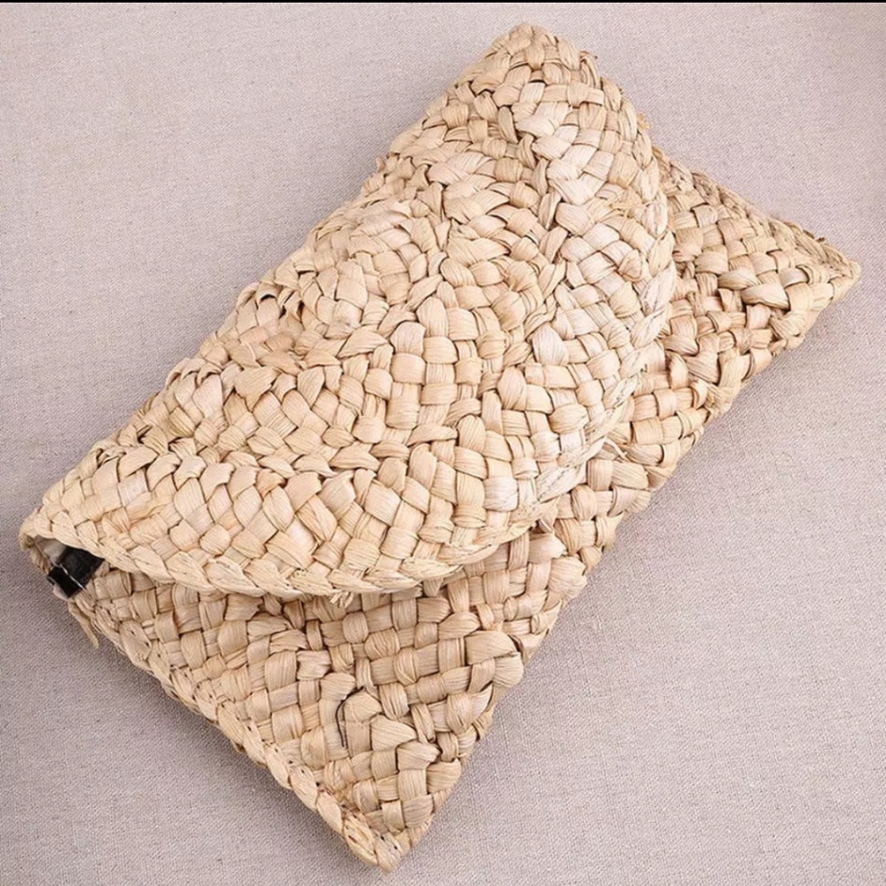 Natural Woven Straw Trendy Clutch - Picture 4 of 7